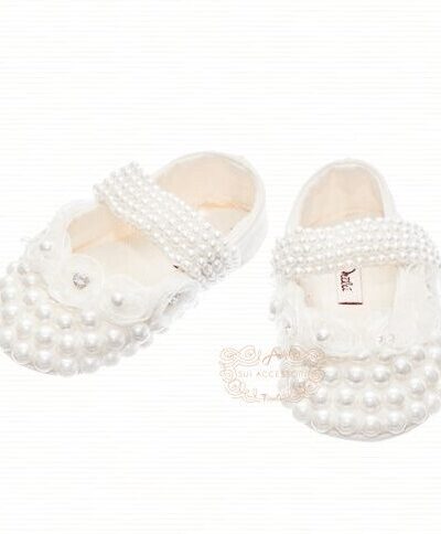 Sapatinho de Bebê Luxo Branco Tafetá e Pérolas RN Drilú