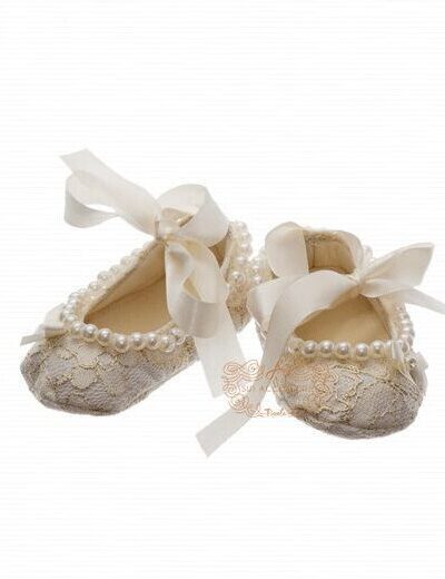 Sapatinho de Bebê Luxo Renda Pérolas Roana